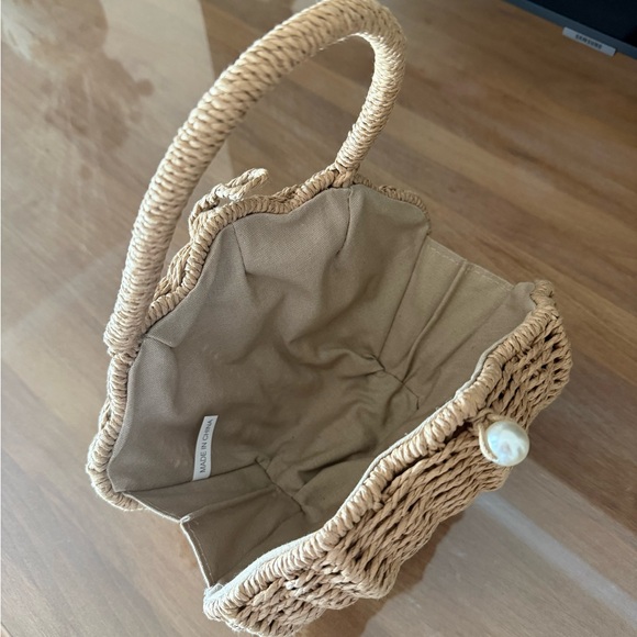Seashell Rattan Woven Handbag - Picture 3 of 3